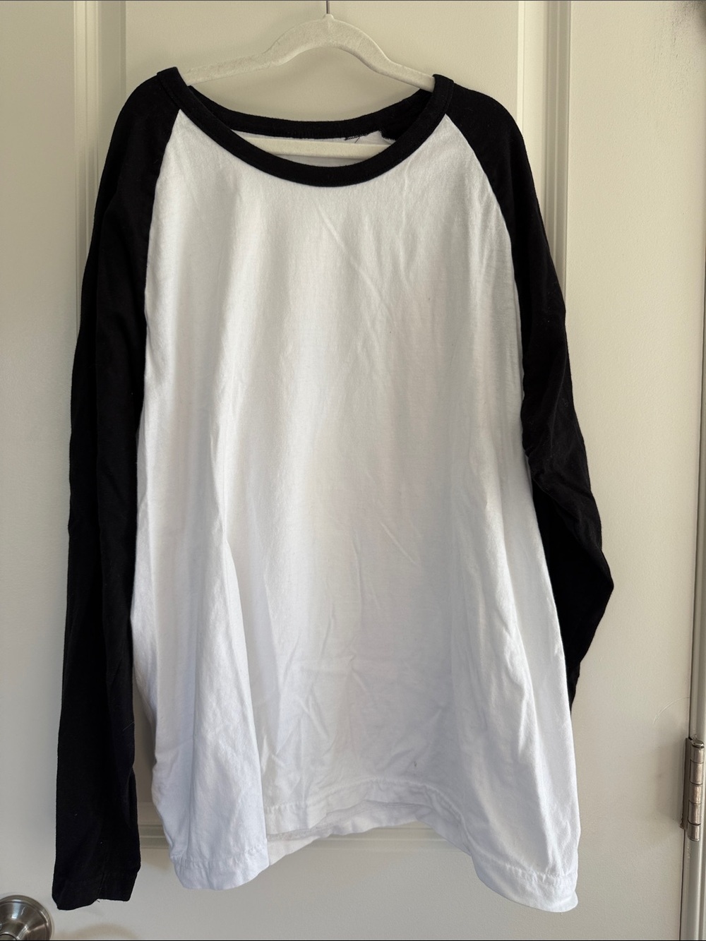 Men's Black & White Raglan Long Sleeve Tee